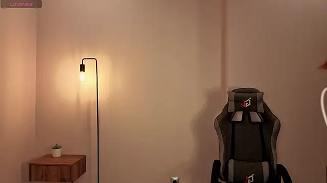 Frences Eyes online show from 11-12-25, 02:39