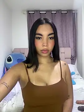 karolaalcendra online show from 11-17-25, 03:45