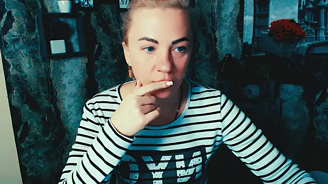 EmmaCat  online show from 11-10-25, 05:06