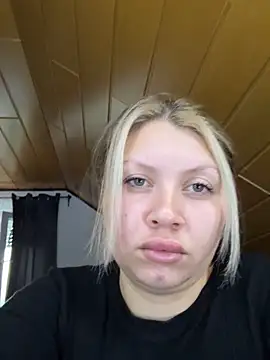 Snapshot of Juliane_Deutschland chatting on 10-06-25, 01:08 Juliane Deutschland online show from 10-06-25, 01:08