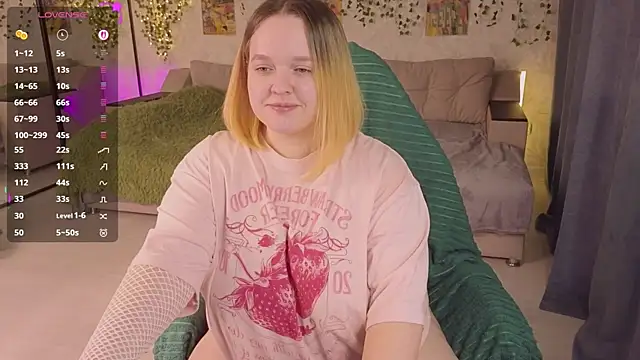 Aki nohana online show from 10-31-25, 12:39