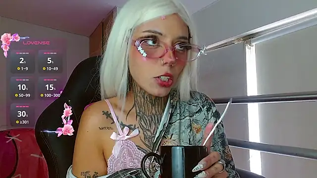 Snapshot of KoraRousee chatting on 01-15-26, 01:48 KoraRousee online show from 01-15-26, 01:48