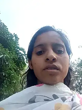 Snapshot of Saloni-Gupta chatting on 03-27-26, 11:21 Saloni-Gupta online show from 03-27-26, 11:21