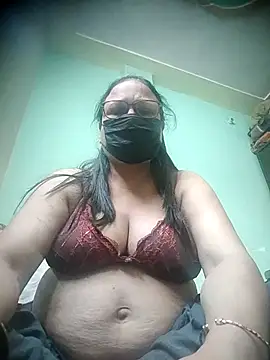Snapshot of thehotlady chatting on 09-24-25, 10:18 thehotlady online show from 09-24-25, 10:18