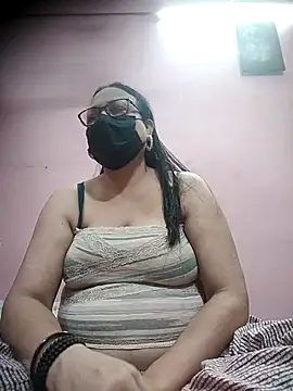Snapshot of thehotlady chatting on 09-27-25, 05:12 thehotlady online show from 09-27-25, 05:12