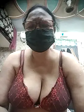 Snapshot of thehotlady chatting on 10-03-25, 05:43 thehotlady online show from 10-03-25, 05:43