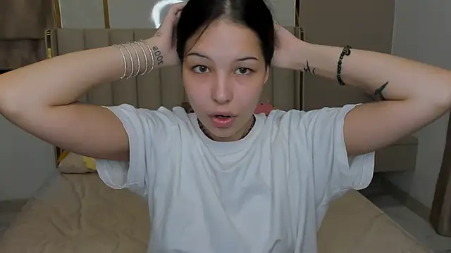 ElizabethParkk online show from 11-24-25, 12:21