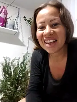 LaraCaliente online show from 10-11-25, 10:36