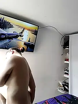 LaraCaliente online show from 04-13-26, 02:00