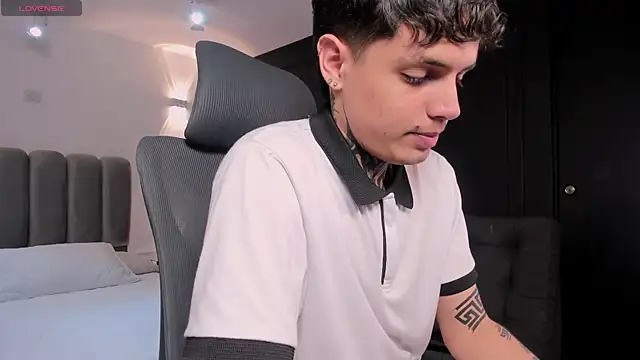 Declan-Fox online show from 09-21-25, 04:03