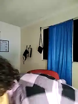 Julie wallace online show from 11-19-25, 04:40