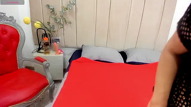 Snapshot of paultte chatting on 04-10-26, 01:38 paultte online show from 04-10-26, 01:38