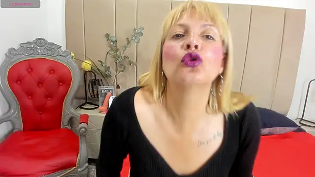 Snapshot of paultte chatting on 04-15-26, 02:24 paultte online show from 04-15-26, 02:24