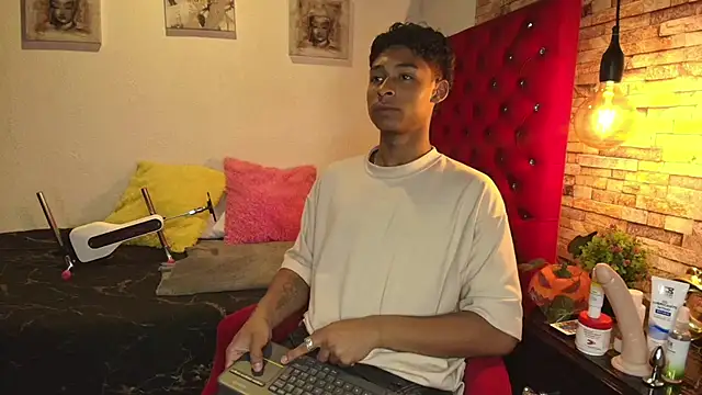 CoffeNaughty nom online show from 10-22-25, 04:24