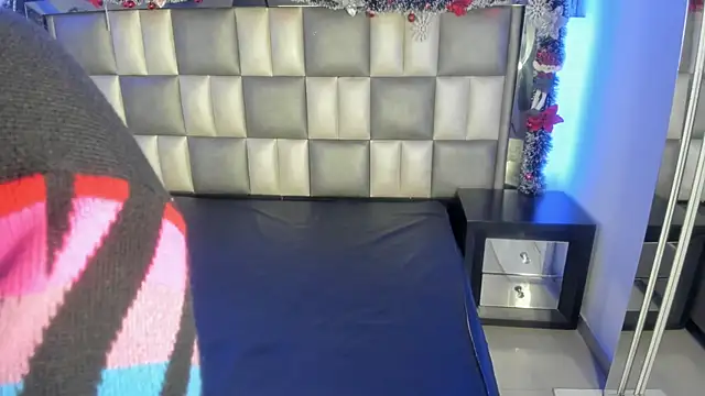 Snapshot of abbiecollins_js chatting on 12-20-25, 04:19 abbiecollins js online show from 12-20-25, 04:19