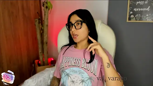 Snapshot of val_varago chatting on 12-14-25, 12:49 val varago online show from 12-14-25, 12:49