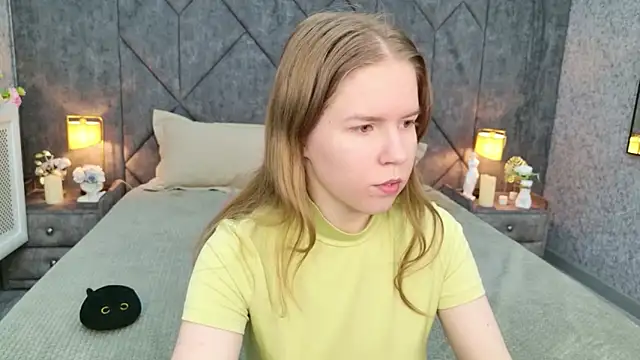 Snapshot of Alida_Brice chatting on 04-10-26, 03:39 Alida Brice online show from 04-10-26, 03:39