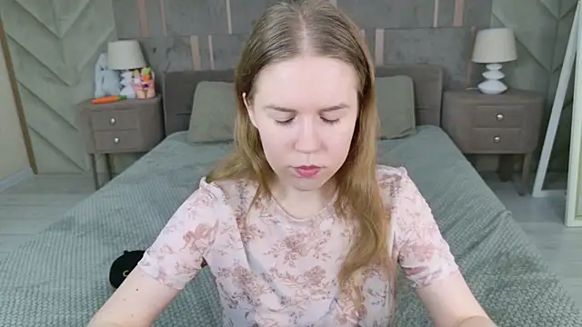 Snapshot of Alida_Brice chatting on 04-11-26, 05:34 Alida Brice online show from 04-11-26, 05:34