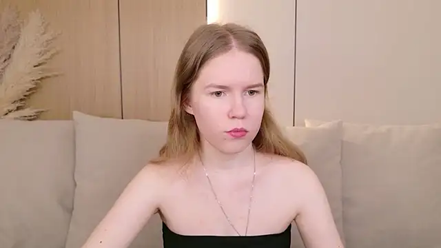 Snapshot of Alida_Brice chatting on 04-14-26, 05:46 Alida Brice online show from 04-14-26, 05:46