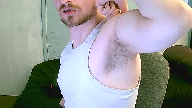 Snapshot of britlad77 chatting on 09-19-25, 04:07 britlad77 online show from 09-19-25, 04:07
