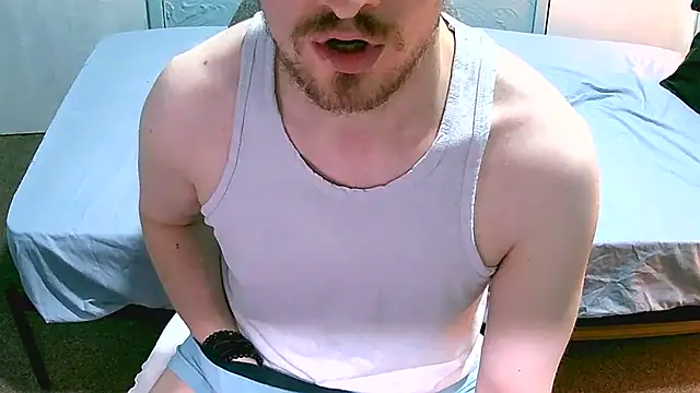 Snapshot of britlad77 chatting on 09-22-25, 01:46 britlad77 online show from 09-22-25, 01:46