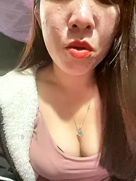 Snapshot of Luna-ass chatting on 11-23-25, 12:43 Luna-ass online show from 11-23-25, 12:43