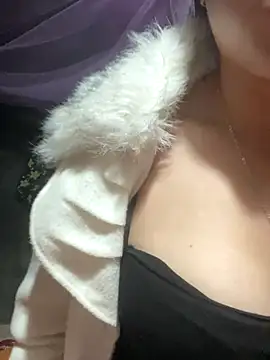 Snapshot of Luna-ass chatting on 12-03-25, 09:13 Luna-ass online show from 12-03-25, 09:13