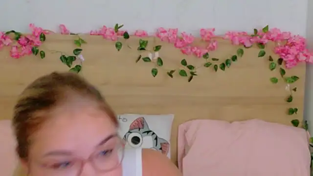 Lilith Bonheur online show from 11-21-25, 10:52