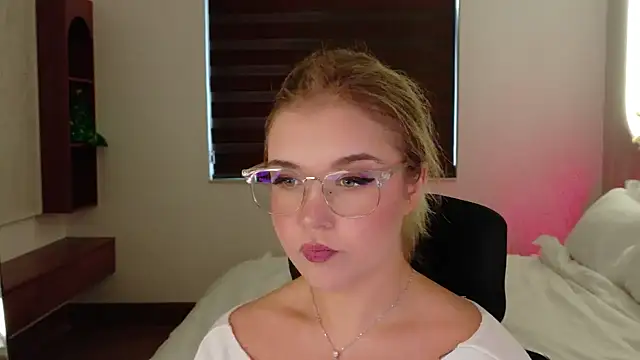 Lilith Bonheur online show from 04-08-26, 11:05