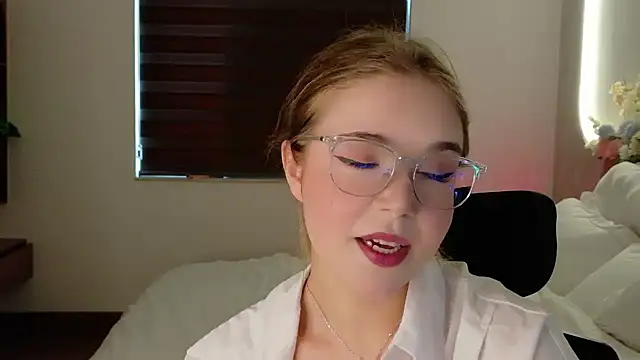 Lilith Bonheur online show from 04-10-26, 09:36