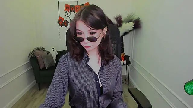 MeLLSawertyq online show from 10-31-25, 07:37