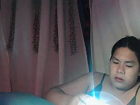 Snapshot of Huntrix2025 chatting on 12-22-25, 01:30 Huntrix2025 online show from 12-22-25, 01:30