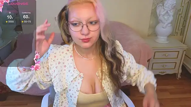 JuicyLullu online show from 09-19-25, 04:25