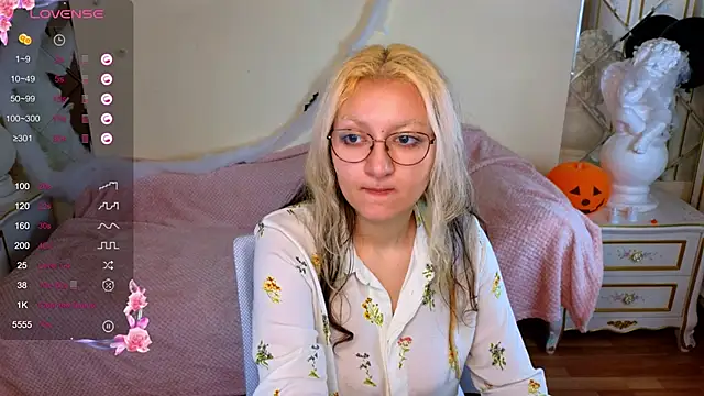 JuicyLullu online show from 11-10-25, 11:20