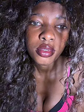 Snapshot of Oceanababe21 chatting on 06-14-26, 01:24 Oceanababe21 online show from 06-14-26, 01:24