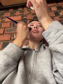 Snapshot of LAURA_LLL chatting on 09-20-25, 05:41 LAURA LLL online show from 09-20-25, 05:41