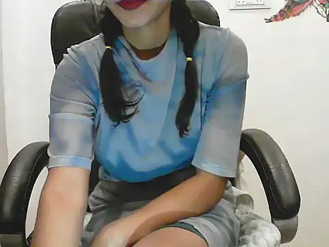 Snapshot of short_girl_ chatting on 06-21-26, 04:42 short girl online show from 06-21-26, 04:42