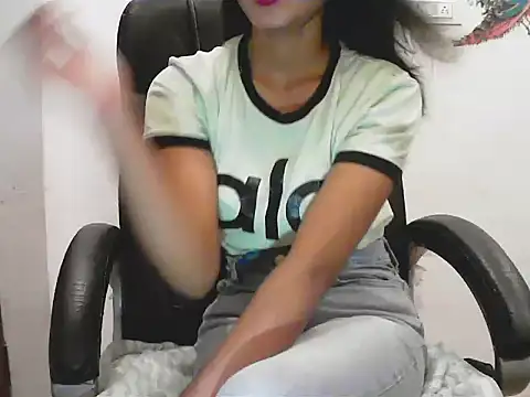 Snapshot of short_girl_ chatting on 07-02-26, 04:57 short girl online show from 07-02-26, 04:57