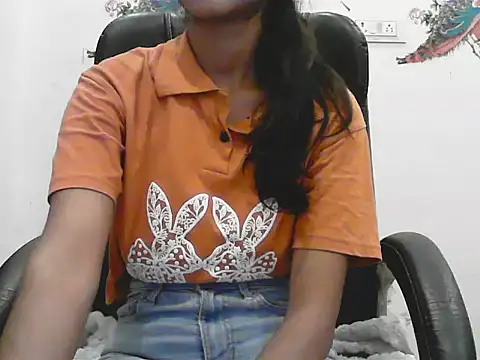 Snapshot of short_girl_ chatting on 07-29-26, 05:00 short girl online show from 07-29-26, 05:00