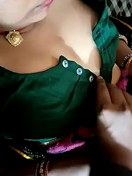Snapshot of monarani5986 chatting on 02-09-26, 04:33 monarani5986 online show from 02-09-26, 04:33