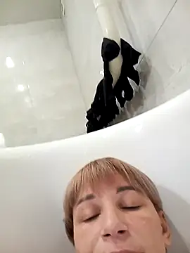 Snapshot of SweetKiss96 chatting on 09-28-25, 06:24 SweetKiss96 online show from 09-28-25, 06:24