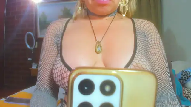 Snapshot of LatinaMature_ chatting on 04-29-26, 04:27 LatinaMature online show from 04-29-26, 04:27