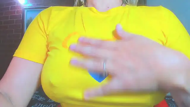 Snapshot of LatinaMature_ chatting on 06-08-26, 10:26 LatinaMature online show from 06-08-26, 10:26