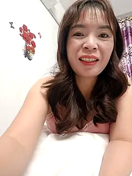Snapshot of Livelulu chatting on 10-10-25, 01:04 Livelulu online show from 10-10-25, 01:04