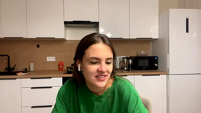 FavorLeila online show from 10-08-25, 02:04