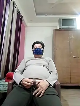 Snapshot of Love40777 chatting on 12-14-25, 06:01 Love40777 online show from 12-14-25, 06:01