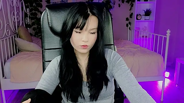 Aurora Gilbert online show from 10-16-25, 10:16