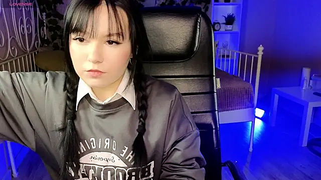 Aurora Gilbert online show from 10-20-25, 10:38
