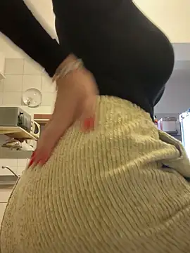 Snapshot of ainaht chatting on 02-10-26, 08:29 ainaht online show from 02-10-26, 08:29