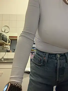 Snapshot of ainaht chatting on 02-21-26, 08:48 ainaht online show from 02-21-26, 08:48